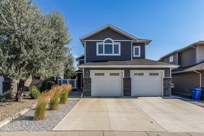 32 Hamptons Crescent SE