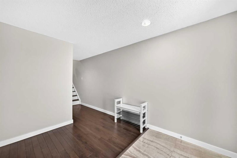 10304 Braeside Drive SW, Braeside — interior photo