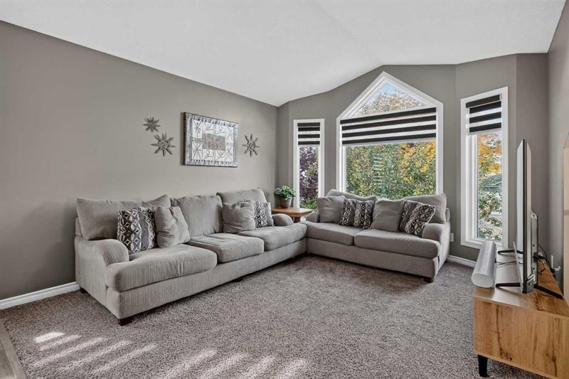 34 Mt Aberdeen Link SE, McKenzie Lake — interior photo 5