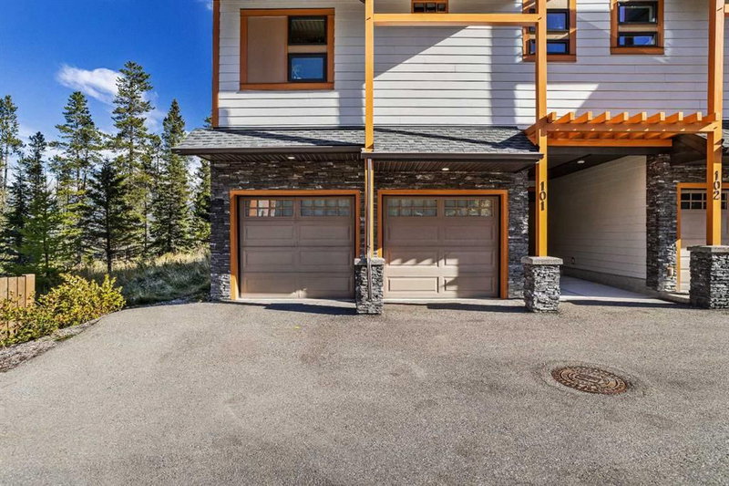 101 - 102 Stewart Creek Rise
