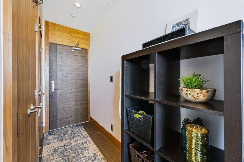 1006, 738 1 Avenue SW, Eau Claire — interior photo