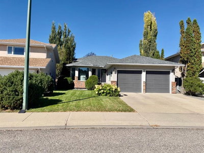 18 Heritage Close W
