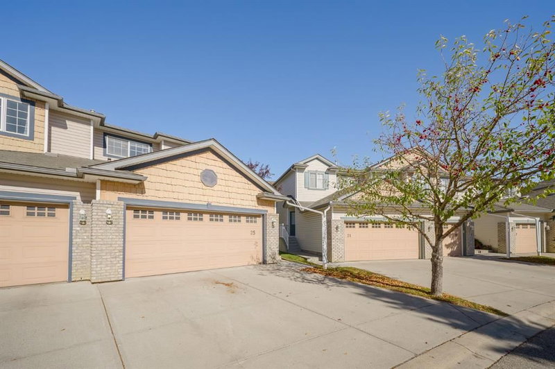 25 Citadel Estates Manor NW, Calgary — listing photo 3