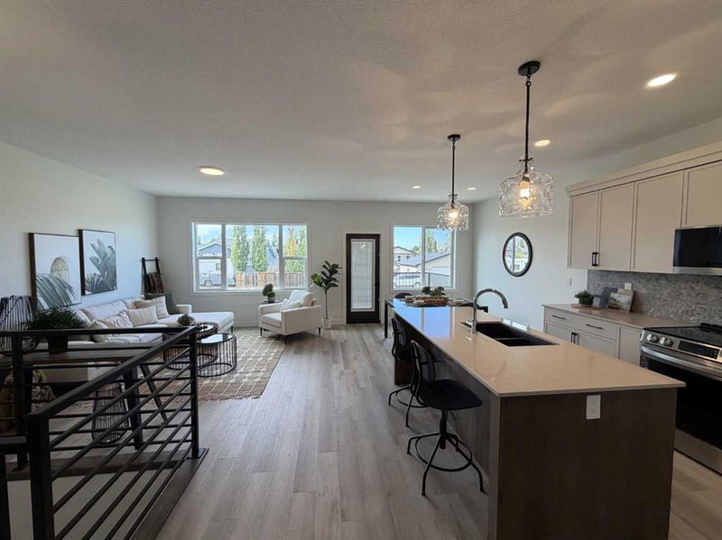 32 Sunrise Crescent N