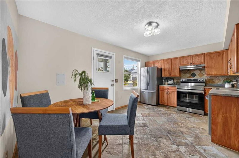 572 Regal Park NE