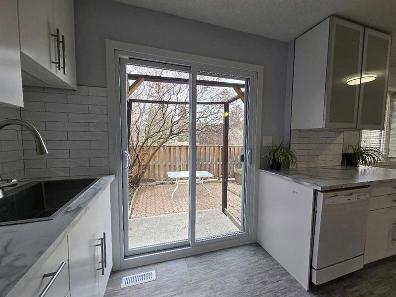 1501, 9803 24 Street SW, Oakridge — interior photo 6