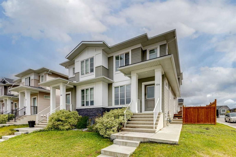 104 Corner Meadows Gate NE