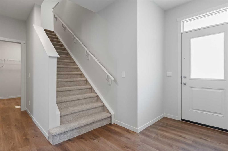 308 Montrose Crescent SE