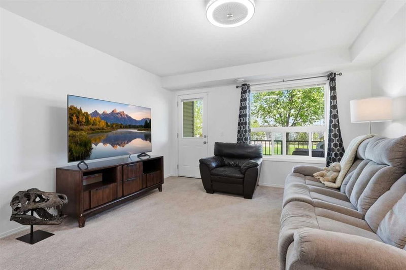 400 - 8 Bayside Place