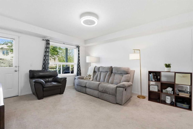 400 - 8 Bayside Place