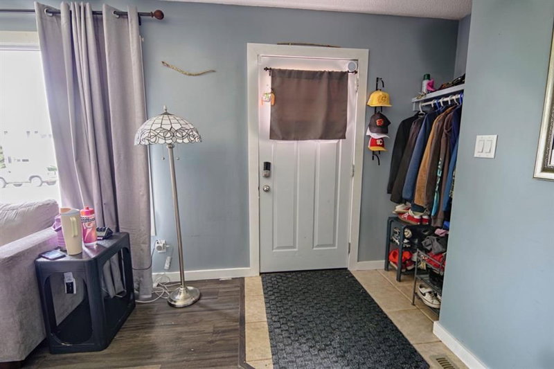 32 Lemoyne Crescent W