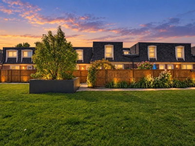 152 - 330 Canterbury Drive SW