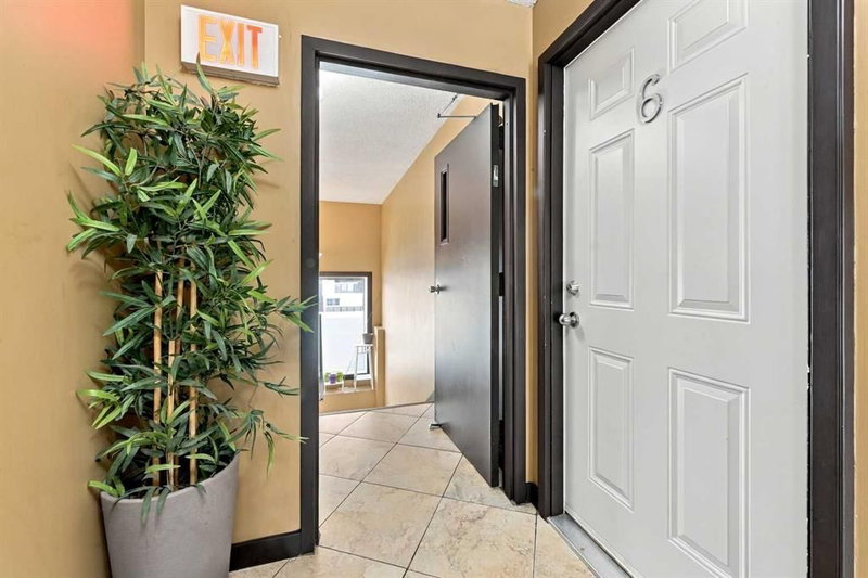 6, 1905 11 Avenue SW, Sunalta — interior photo