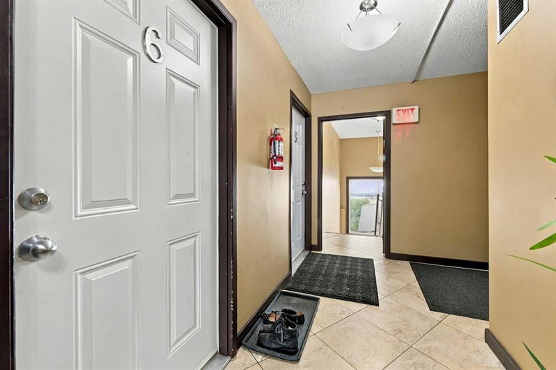 6, 1905 11 Avenue SW, Sunalta — interior photo 5