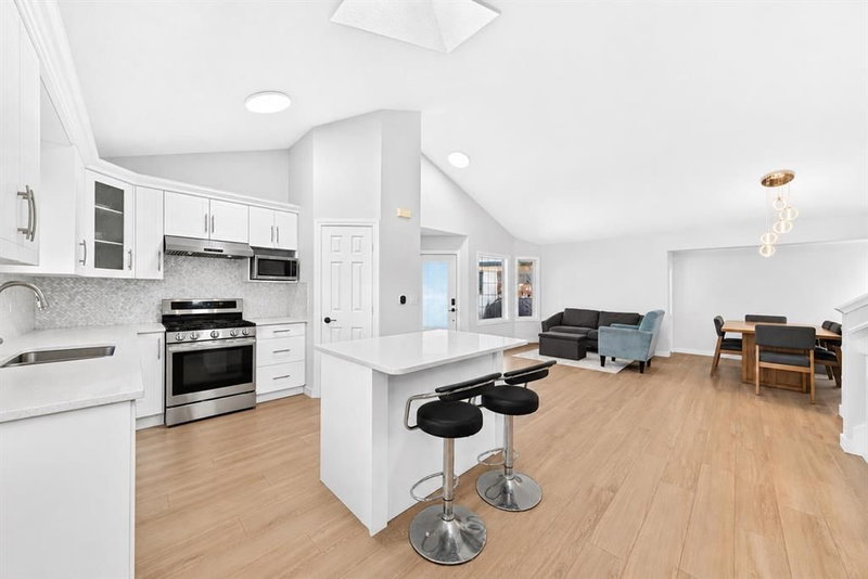 315 Appleglen Place SE, Applewood Park — interior photo 5