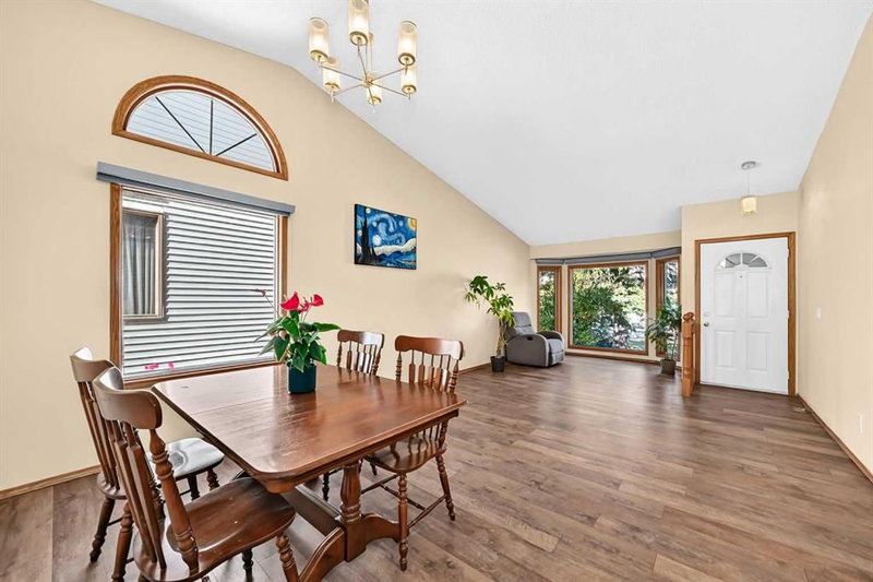 144 Hawkdale Close NW, Hawkwood — interior photo