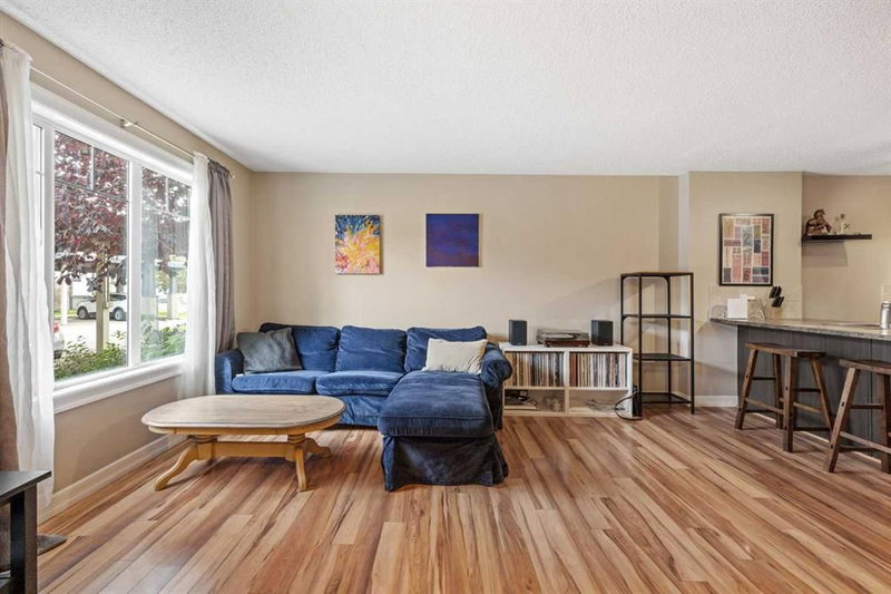 5 - 133 Copperpond Heights SE