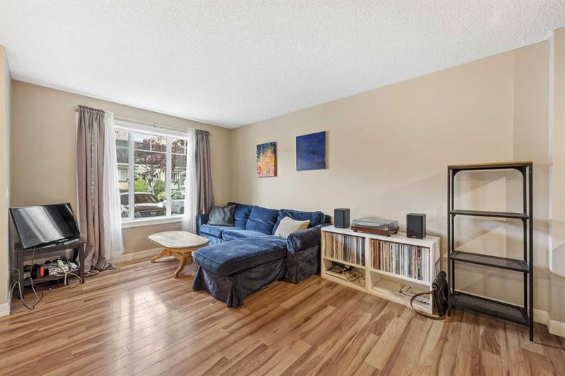 5 - 133 Copperpond Heights SE