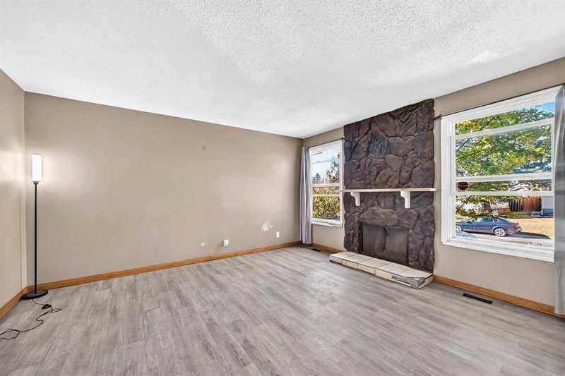 143 Rundleson Way NE