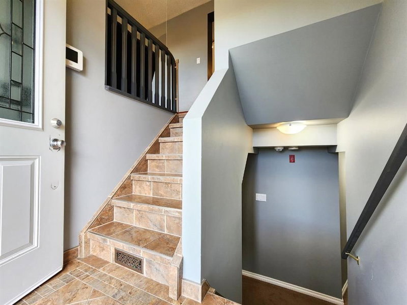 19 Willow Road W