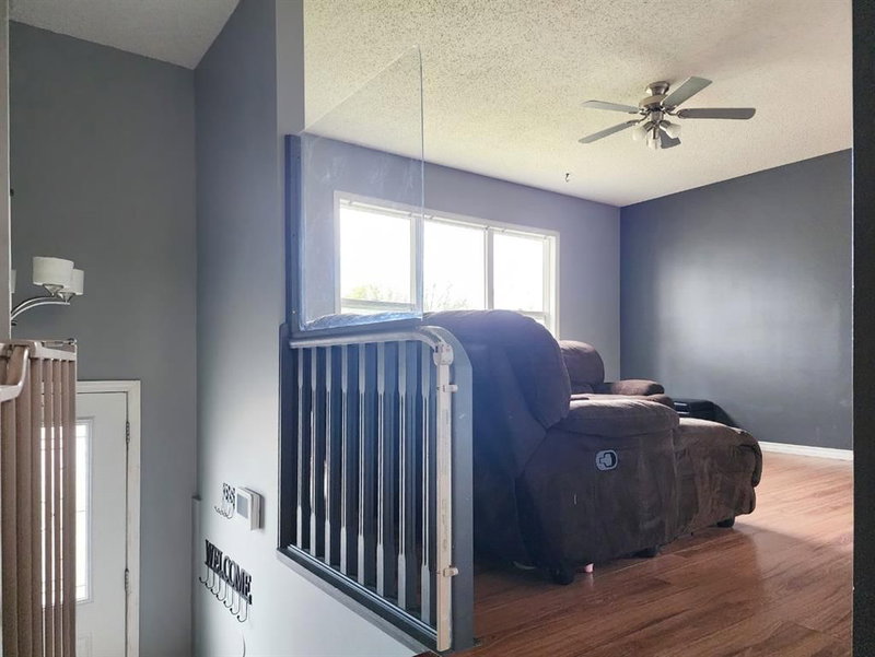 19 Willow Road W