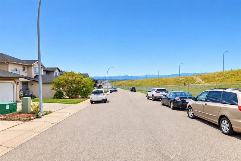 111 Arbour Stone Crescent NW