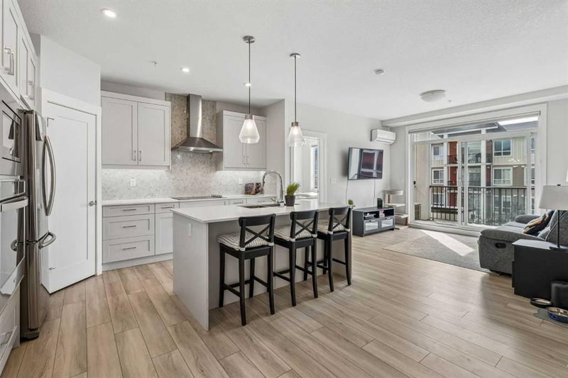 303 - 35 Walgrove SE