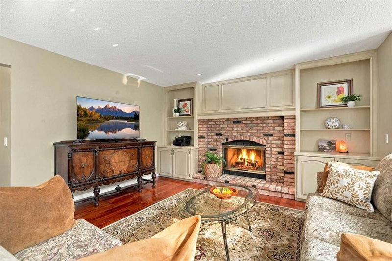 21 Mt Robson Close SE, McKenzie Lake — interior photo 5