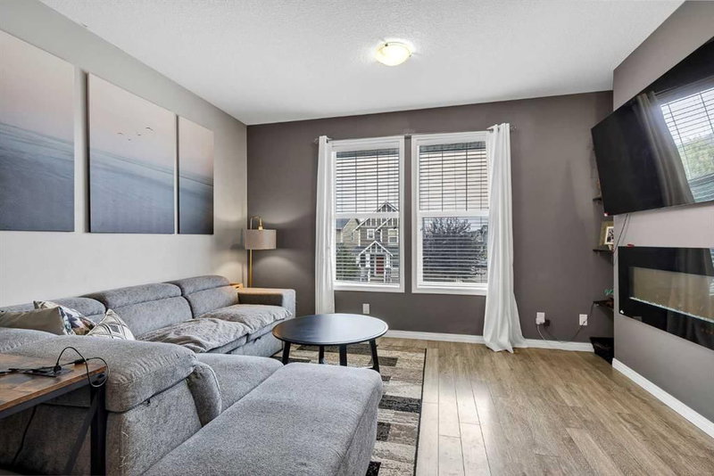 302 - 280 Williamstown Close NW