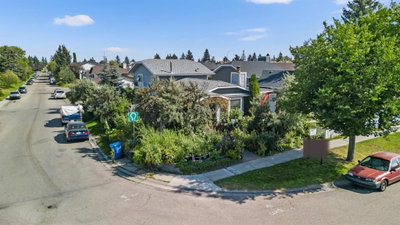 16 Tararidge Drive NE