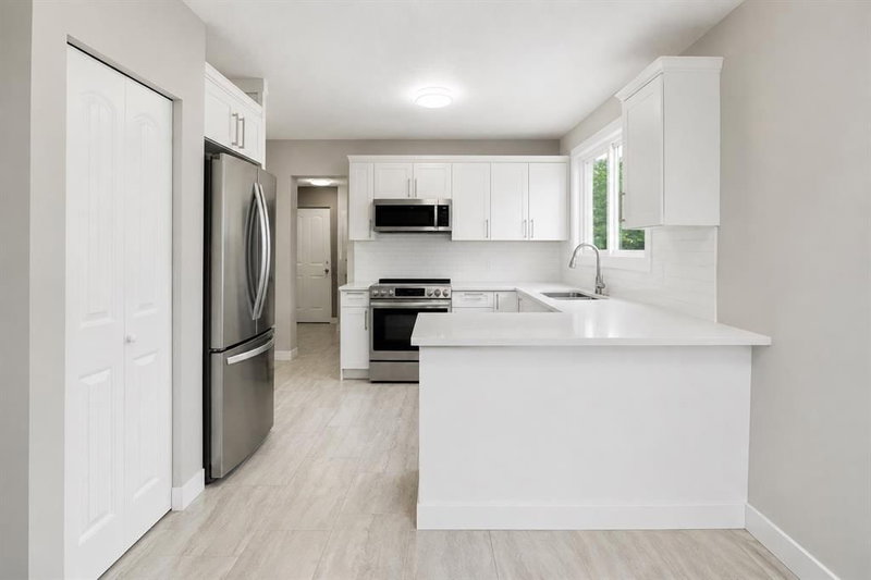 115 Abingdon Crescent NE, Abbeydale — interior photo 5