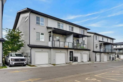 204 - 235 Redstone Walk NE