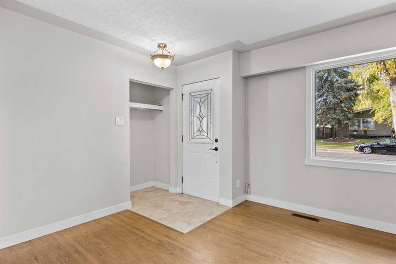 48 Selkirk Drive SW