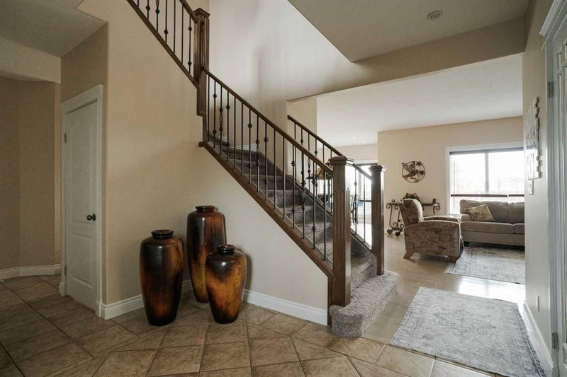 163 Rattlepan Creek Crescent