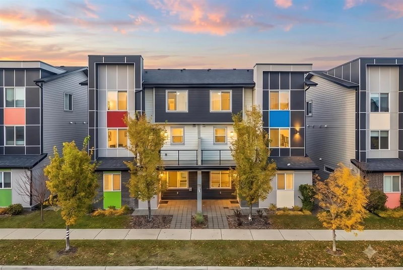 202 - 135 Redstone Walk NE