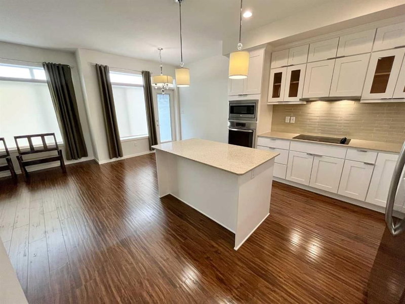 3 - 430 Highlands Boulevard W