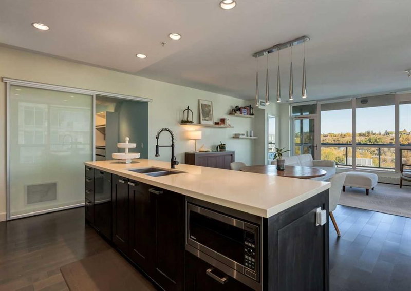 913, 222 Riverfront Avenue SW, Chinatown — interior photo 5