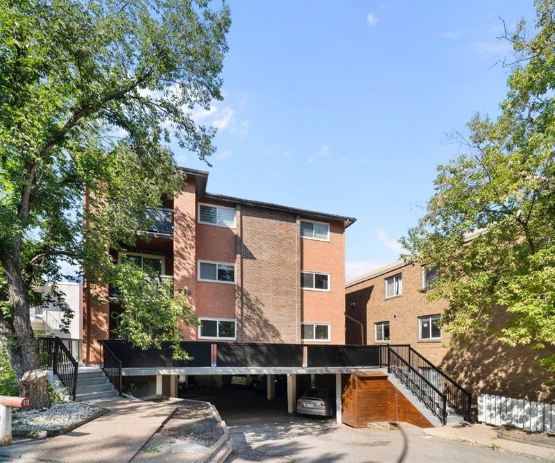 4 - 930 Royal Avenue SW