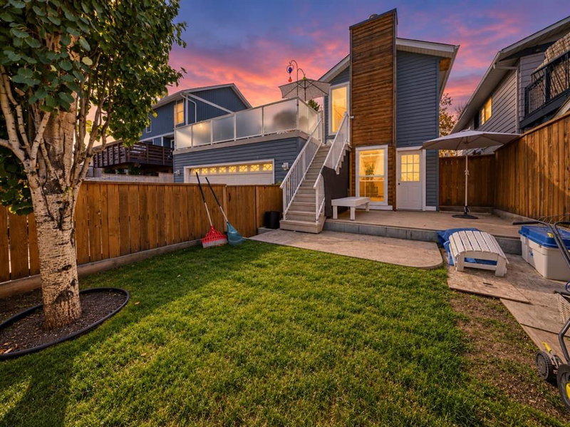 155 Strathcona Close SW