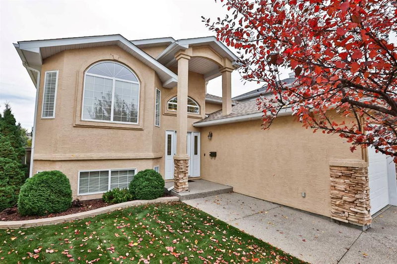 37 Squamish Crescent W