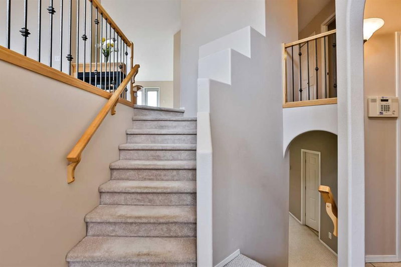 37 Squamish Crescent W