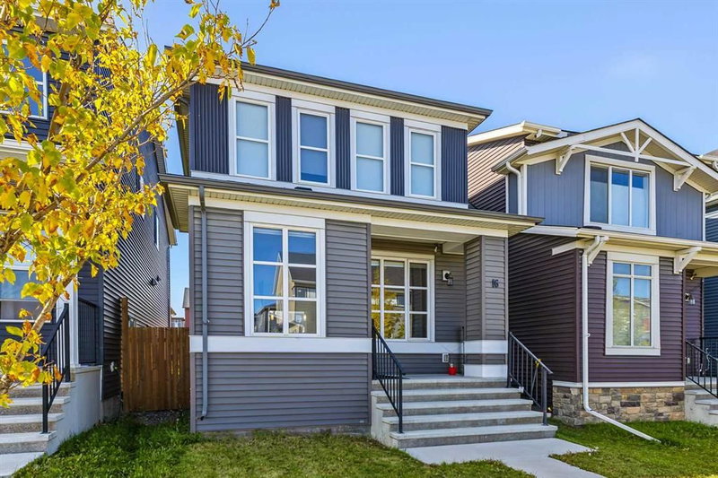 16 Howse Crescent NE
