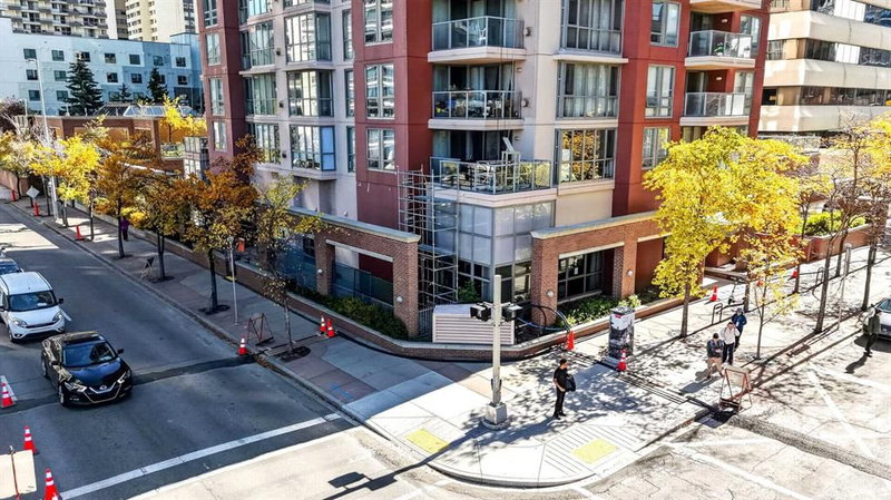 2001, 650 10 Street SW, Downtown West End — interior photo
