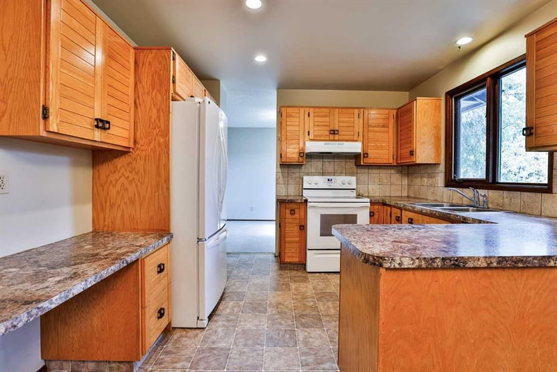 6 Temple Boulevard W