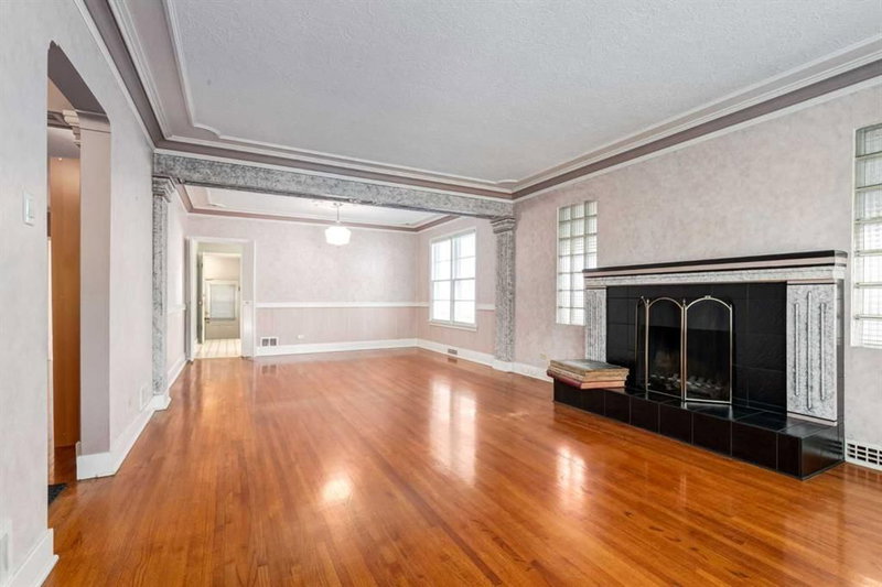 827 17 Avenue NW, Mount Pleasant — interior photo 5