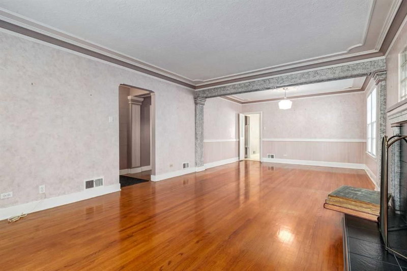827 17 Avenue NW, Mount Pleasant — interior photo 6