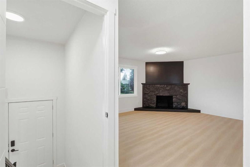 724 55 Street SE, Penbrooke Meadows — interior photo
