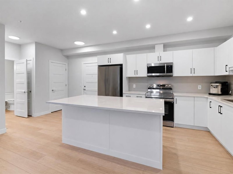 1112 - 81 Arbour Lake View NW