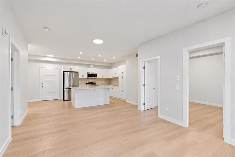 1112 - 81 Arbour Lake View NW