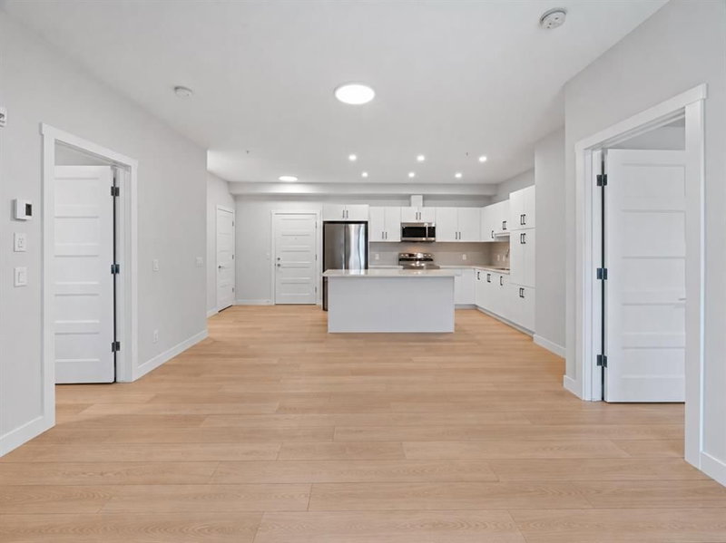 1112, 81 Arbour Lake View NW, Arbour Lake — interior photo